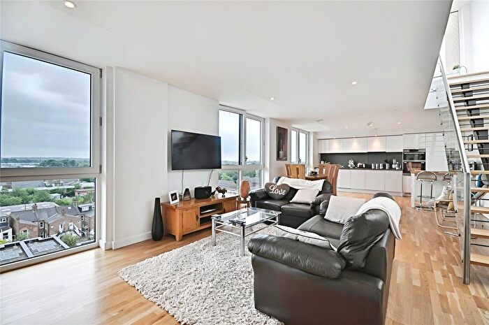 3 Bedroom Flat To Rent In Baltic Avenue, Brentford, TW8