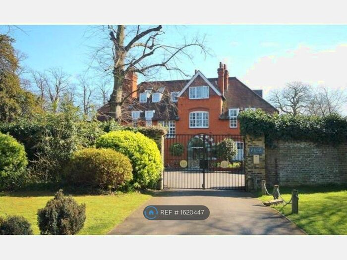 3 Bedroom Flat To Rent In The Gatehouse, London, W4