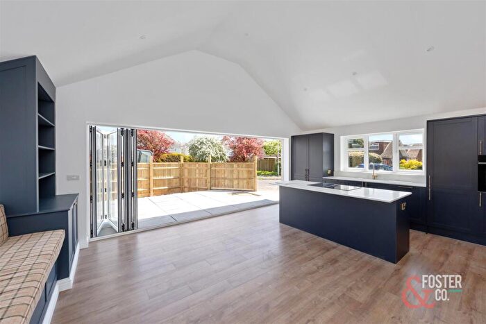 2 Bedroom Detached Bungalow To Rent In Hawthorn Road, Broadwater, Worthing, BN14