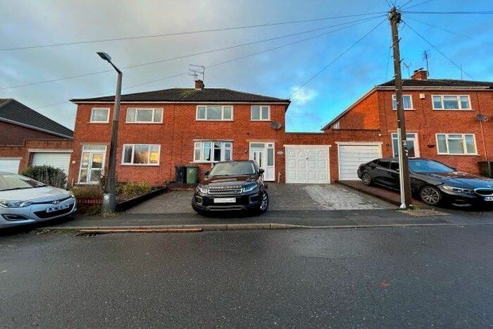 3 Bedroom Property To Rent In Wychwood Drive, Redditch, B97