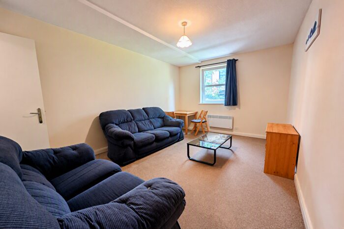 2 Bedroom Apartment To Rent In Melrose Apartments, Manchester, M13