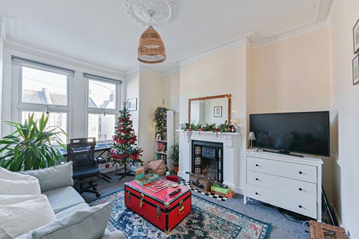 2 Bedroom Flat To Rent In Himley Road, Tooting, London, SW17