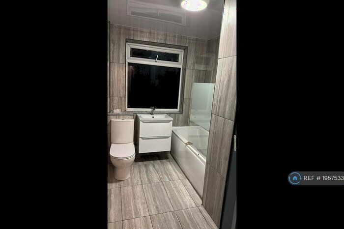 2 Bedroom Flat To Rent In Braids Court, Leicester, LE2