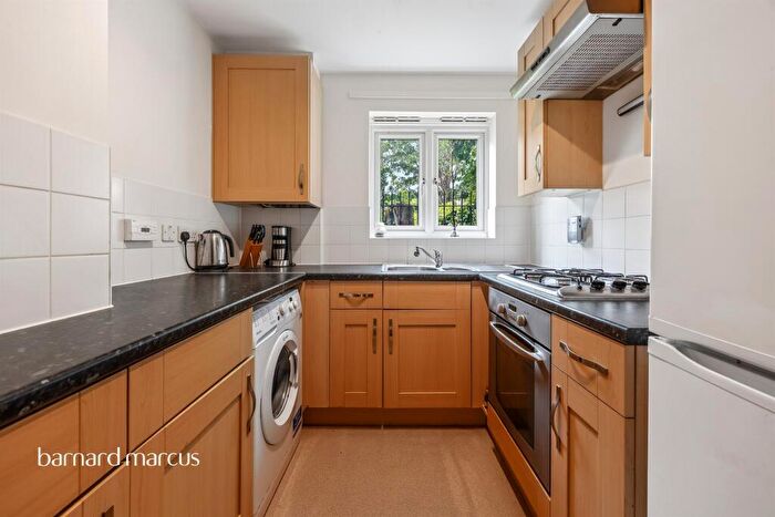 2 Bedroom Flat For Sale In Pavement Square, Croydon, CR0