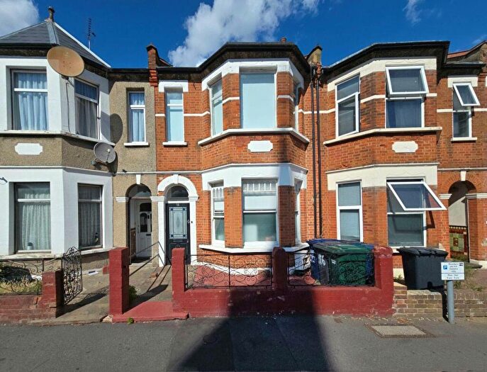 4 Bedroom Terraced House For Sale In Nether Street, North Finchley, N12