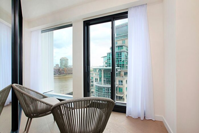 3 Bedroom Flat To Rent In River Park Tower, Nine Elms Lane, SW8