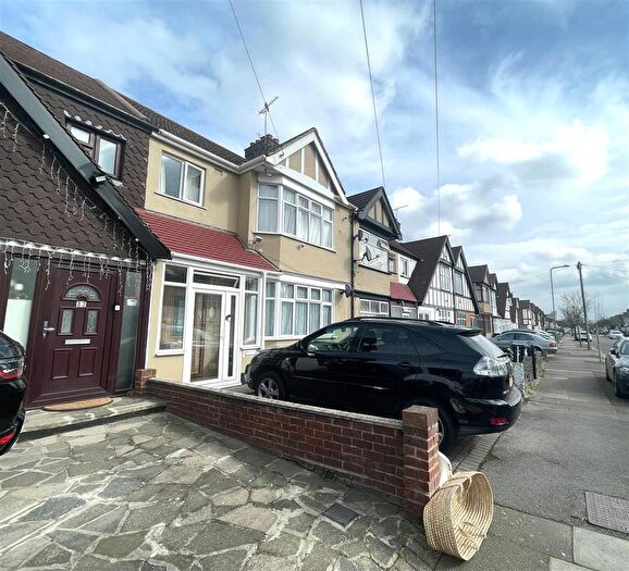 3 Bedroom Property To Rent In Headley Drive, Ilford, IG2