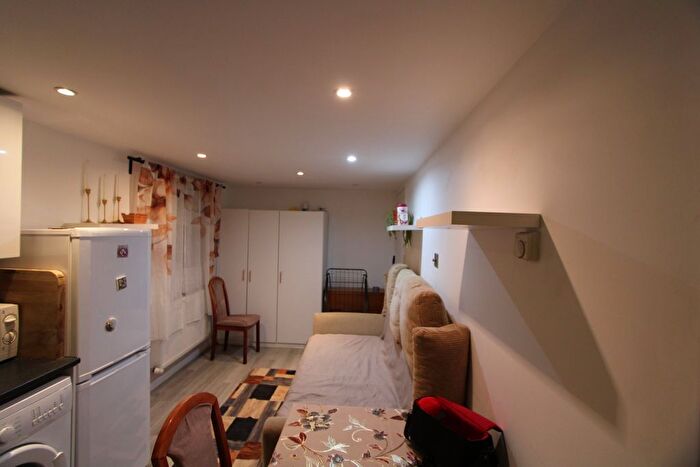 1 Bedroom Flat To Rent In Grove Road, Mitcham, CR4