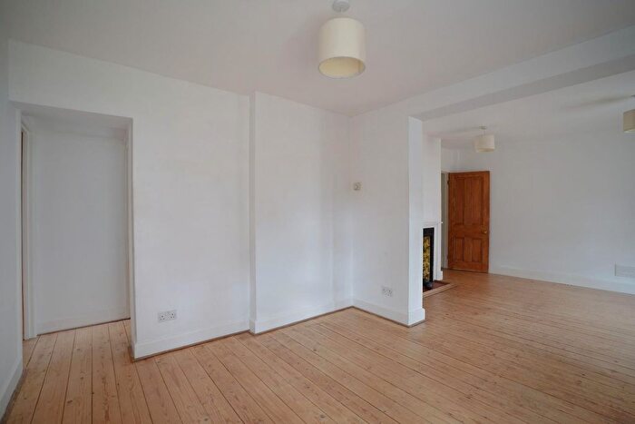 2 Bedroom Property To Rent In King William Iv Gardens, SE20