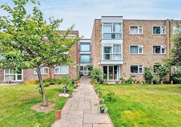 2 Bedroom Flat For Sale In Cadogan Close, Beckenham, Kent, BR3
