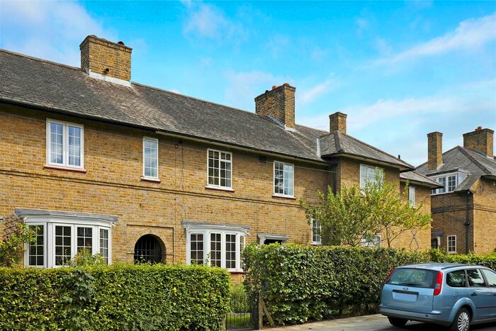 3 Bedroom Town House To Rent In Huntingfield Road, London, SW15