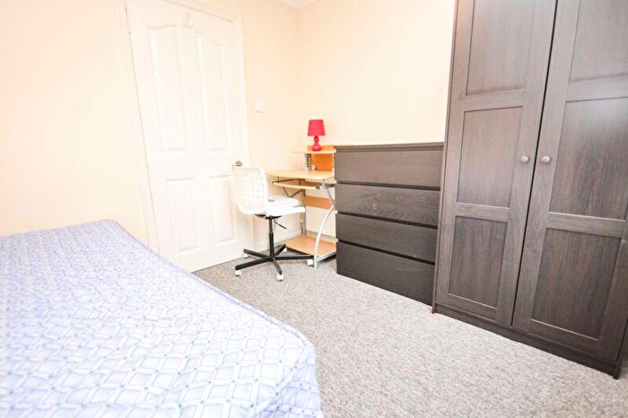 4 Bedroom Semi-Detached House To Rent In Winton, Bournemouth, BH9