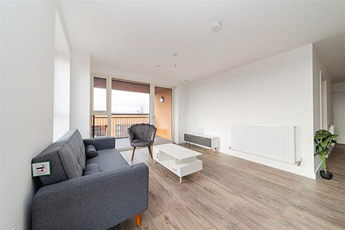 2 Bedroom Flat To Rent In East Acton Lane, London, W3