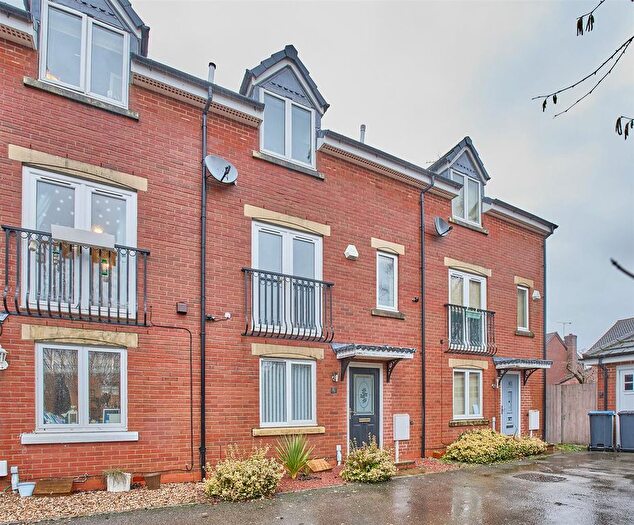 4 Bedroom Town House For Sale In De Havilland Way, Burbage, Hinckley, LE10