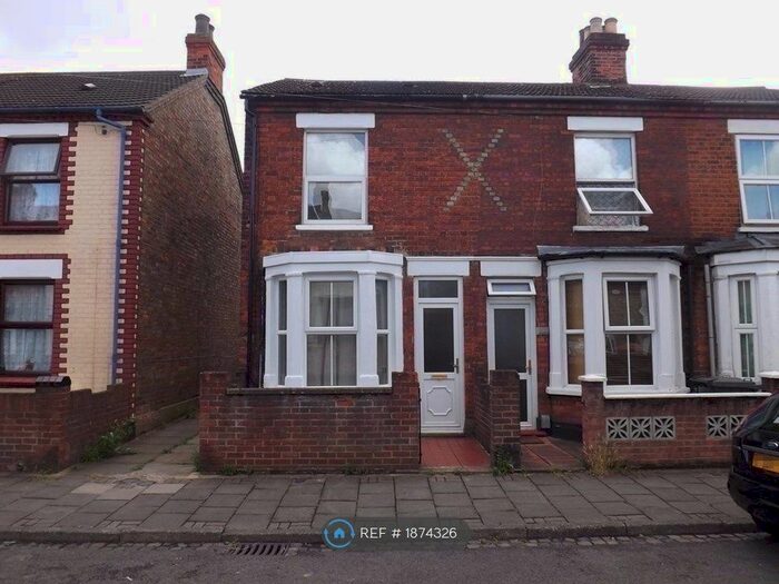 2 Bedroom Terraced House To Rent In Fenlake Road, Bedford, MK42