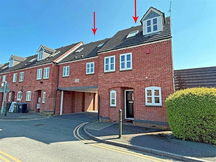 3 Bedroom Town House For Sale In Vine Court, Vine Lane, Warwick, CV34