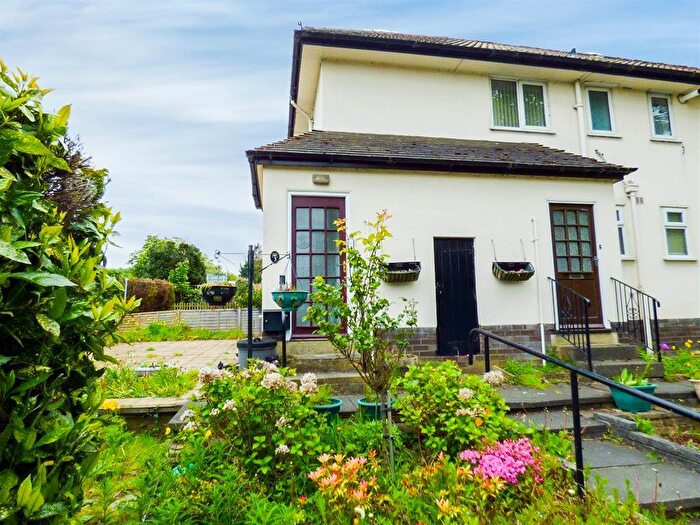 2 Bedroom Flat To Rent In Bradford Old Road, Cottingley, BD16