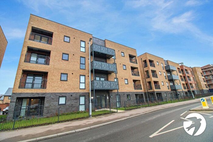 2 Bedroom Flat To Rent In Tiltman Avenue, Greenhithe, Kent, DA9