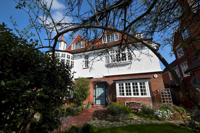 3 Bedroom Flat To Rent In Saffrons Road, Eastbourne, BN21