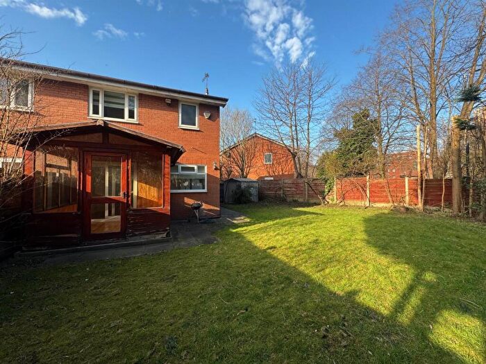 3 Bedroom Semi-Detached House To Rent In Tysoe Gardens, Salford, M3