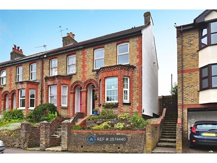 2 Bedroom End Of Terrace House To Rent In River Street, Dover, CT17