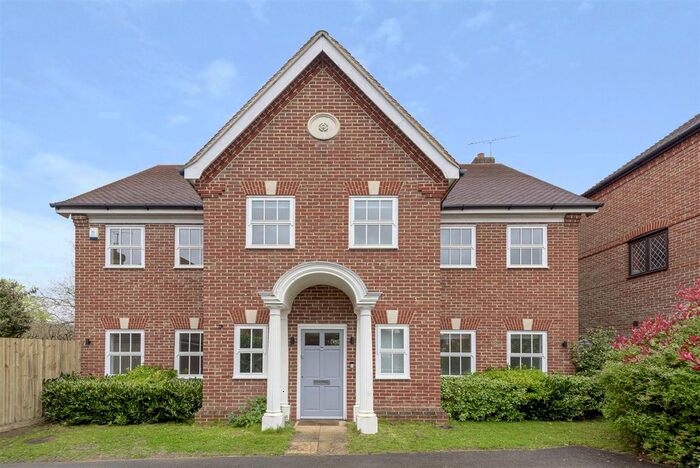 7 Bedroom Detached House To Rent In Copperfields, Caversham, Reading, RG4