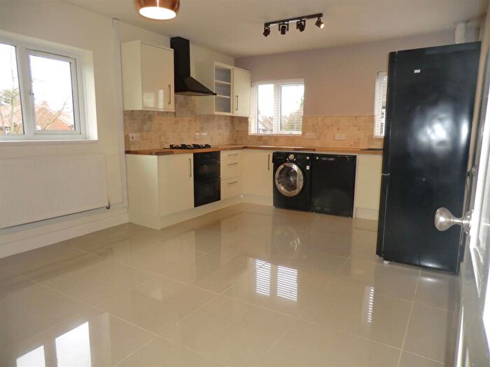 2 Bedroom Flat To Rent In The Garth, Cottingham, HU16