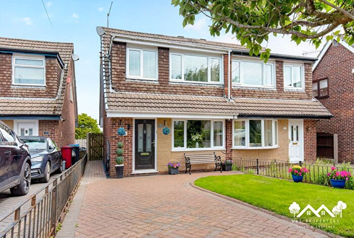 3 Bedroom Semi-detached House For Sale In Dawlish Close, Blackburn, BB2
