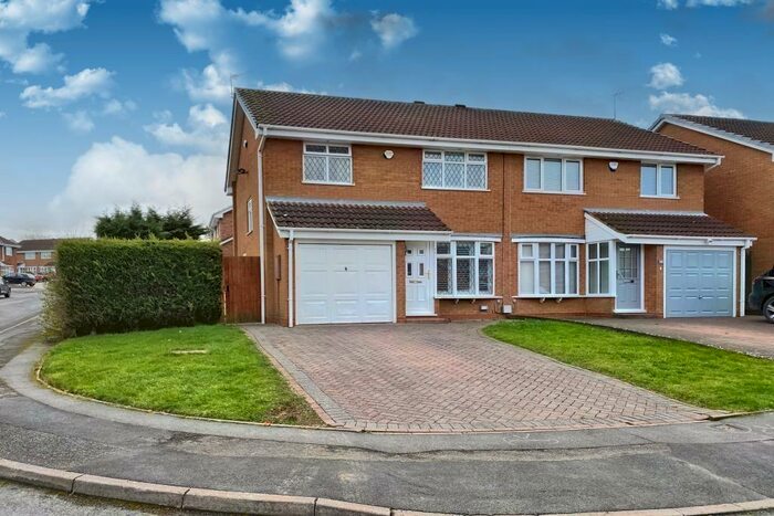 3 Bedroom Semi-Detached House For Sale In Beaumaris Close, Allesley Green, Coventry, CV5