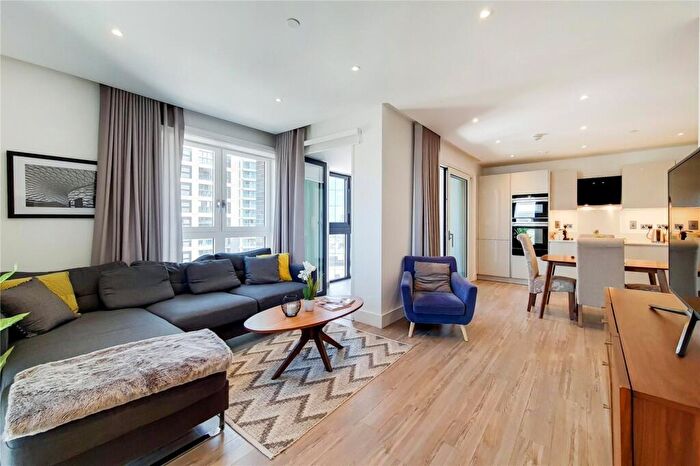 3 Bedroom Apartment For Sale In Wiverton Tower, Aldgate Place, E1