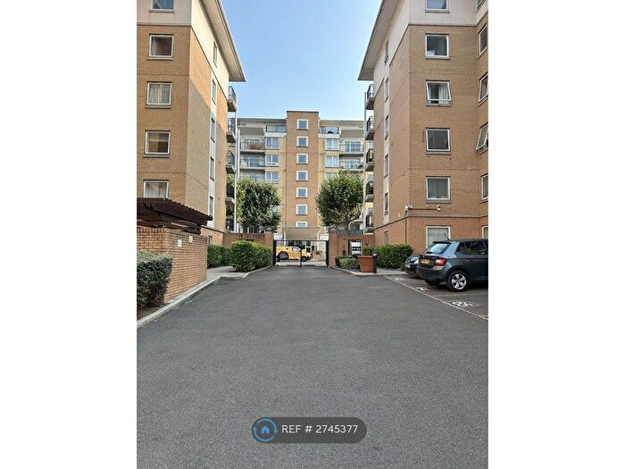 2 Bedroom Flat To Rent In Sail Court, London, E14