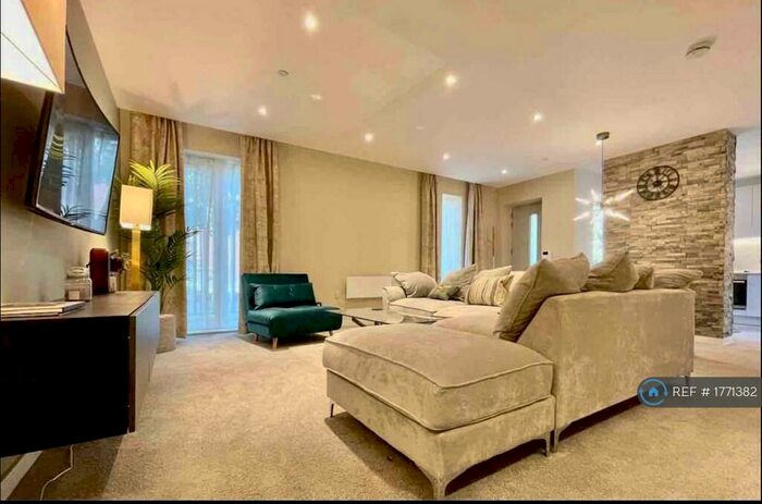 3 Bedroom Terraced House To Rent In Garden Lane, Manchester, M3