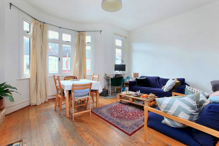 3 Bedroom Flat To Rent In Gaskarth Road, Clapham South, Lonon, SW12