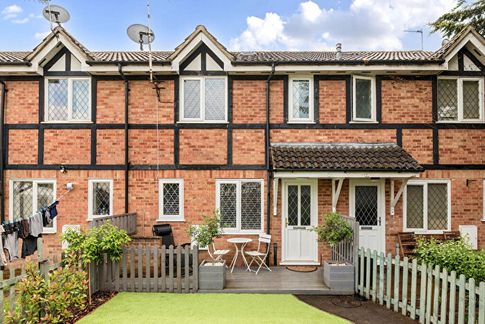 1 Bedroom Terraced House For Sale In Wakefield Close, Byfleet, KT14