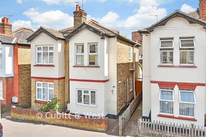2 Bedroom Semi-Detached House For Sale In Vicarage Road, Sutton, Surrey, SM1