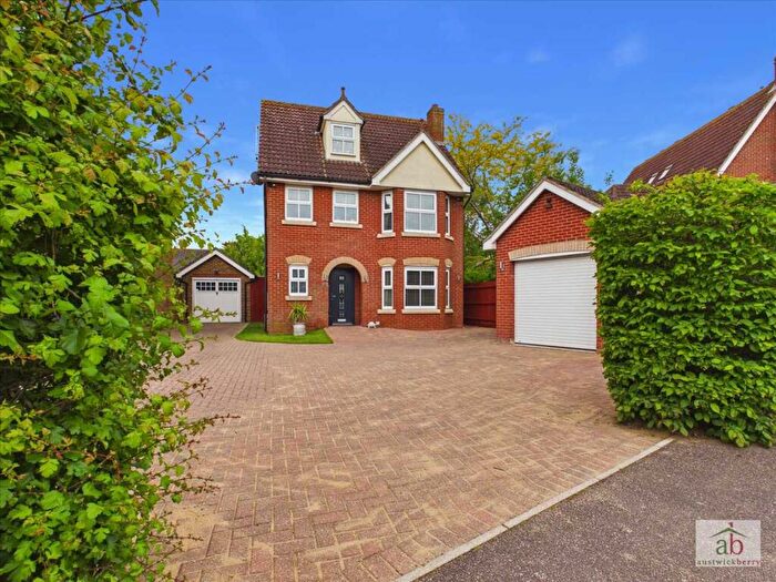 4 Bedroom Detached House For Sale In Hartree Way, Grange Farm, Kesgrave, IP5