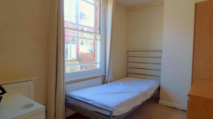 5 Bedroom Property To Rent In Tyndale Road, Oxford, OX4