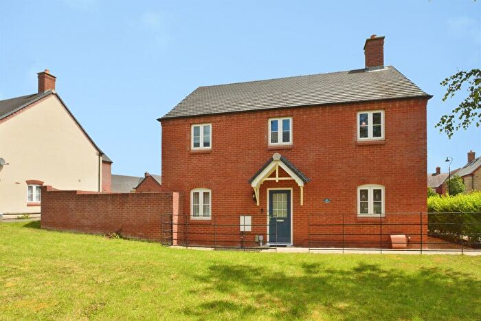 4 Bedroom Detached House For Sale In Blenheim, Old Stratford, Milton Keynes, MK19