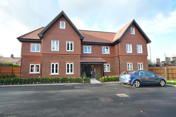 2 Bedroom Flat To Rent In Brighton Road, Banstead, Surrey, SM7