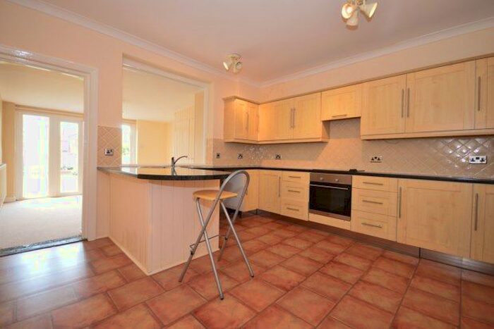 3 Bedroom Property To Rent In Meadow Head, Sheffield S8