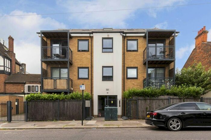 2 Bedroom Flat To Rent In Dunbar Road, London, N22