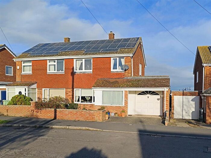 3 Bedroom Semi Detached House For Sale In Emmanuel Road, Stamford, PE9