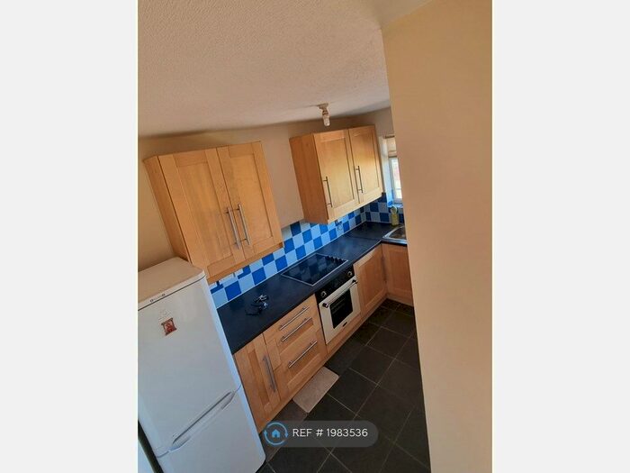 2 Bedroom Flat To Rent In Somerset Avenue, Leicester, LE4