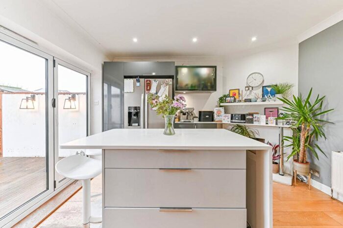 4 Bedroom Terraced House For Sale In Sherwood Park Road, Mitcham, CR4