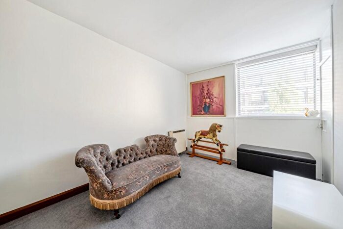 2 Bedroom Flat For Sale In Golden Lane Estate, Clerkenwell, London, EC1Y