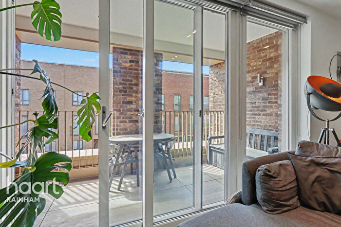 2 Bedroom Apartment For Sale In Fairmont Road, Rainham, RM13