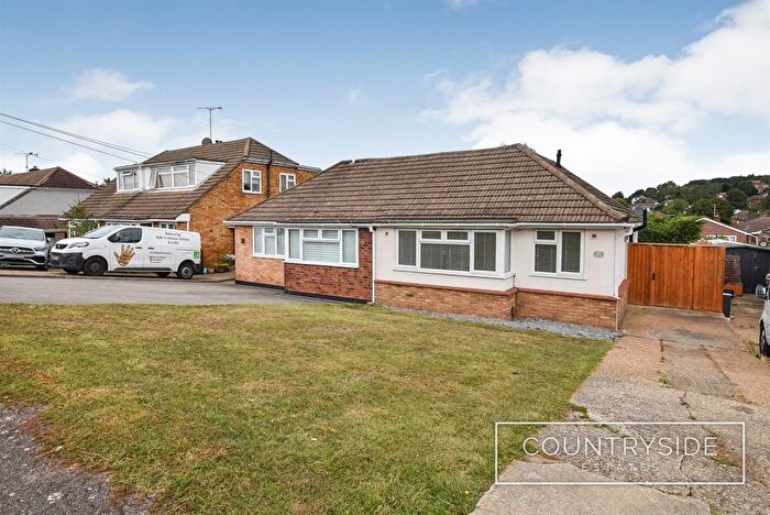 2 Bedroom Semi-detached Bungalow For Sale In Karen Close, Benfleet, SS7