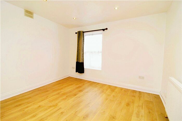 2 Bedroom End Of Terrace House To Rent In Lambeth Road, Croydon, CR0