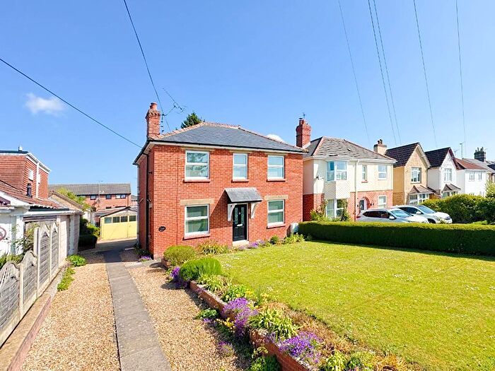 3 Bedroom Detached House For Sale In Sheldon Road, Chippenham, Wiltshire, SN14
