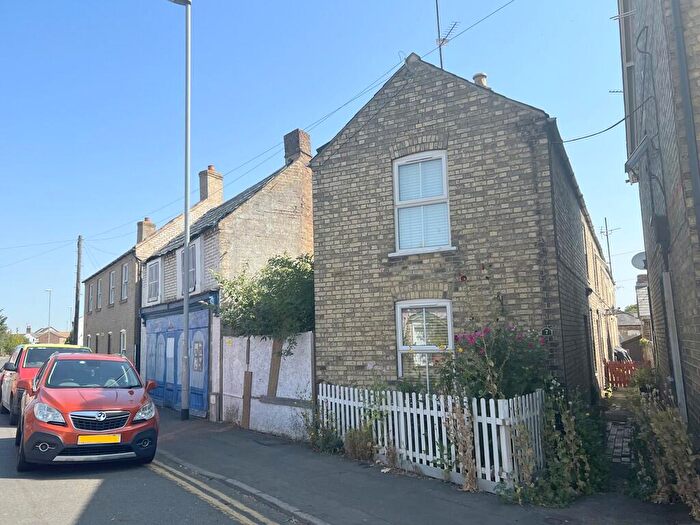 2 Bedroom End Of Terrace House To Rent In Bridge Street, Chatteris, Cambs., PE16